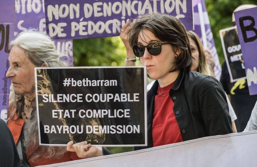 Violences à l'école : les parlementaires pointent un « État défaillant » et la responsabilité de Bayrou
