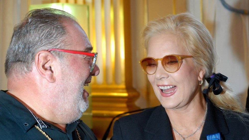 Sylvie Vartan sans filtre sur sa relation avec Carlos : "On ne passait jamais inaperçus"