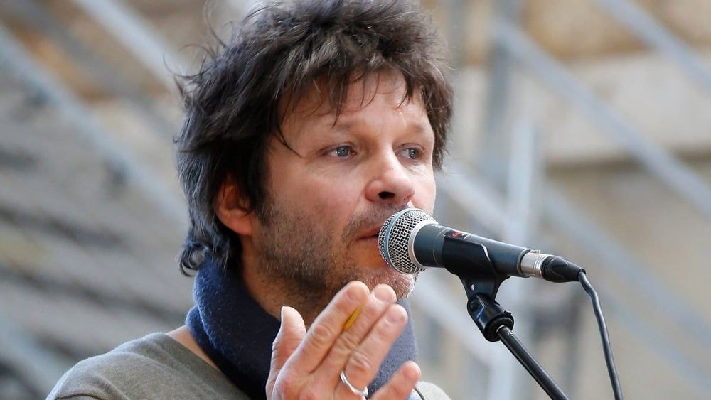 Bertrand Cantat boycotté par les radios : un choix "ni idéologique ni militant", une explication qui divise