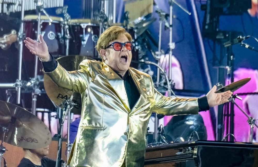 Elton John dévoile une rare photo de ses fils Zachary et Elijah, qui ont bien grandi
