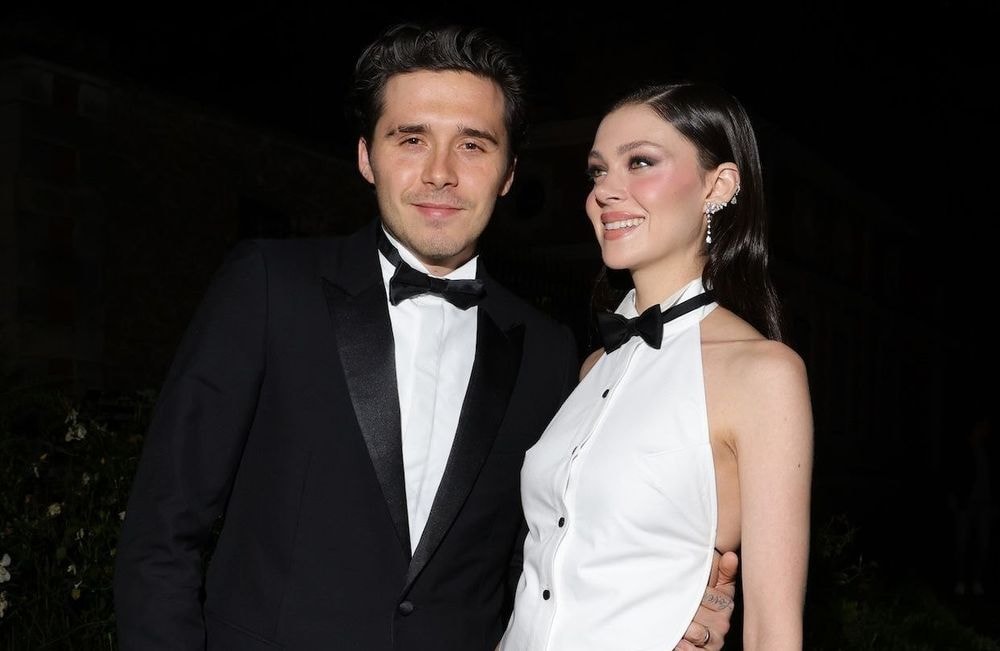 Crop top et jean taille basse : Au bras de Brooklyn Beckham, Nicola Peltz ressuscite un look culte de Keira Knightley