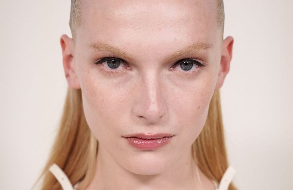 Micro-liner : la nouvelle tendance qui lifte le regard sans chirurgie