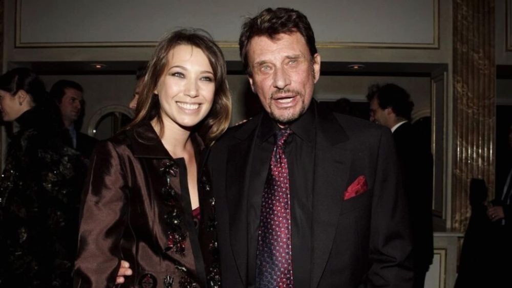 "C’est elle qui a demandé à…" : pourquoi Laura Smet a-t-elle souhaité jouer le rôle de sa grand-mère dans le biopic de Johnny Hallyday ?