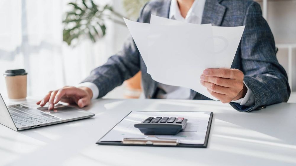 Virements hors de prix, dates limites des impôts à respecter... Les trois infos argent du jour