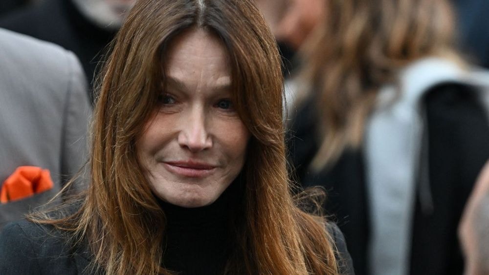 Carla Bruni s'exprime en toute transparence sur ses racines juives : "Sur mon passeport, j'ai encore…"