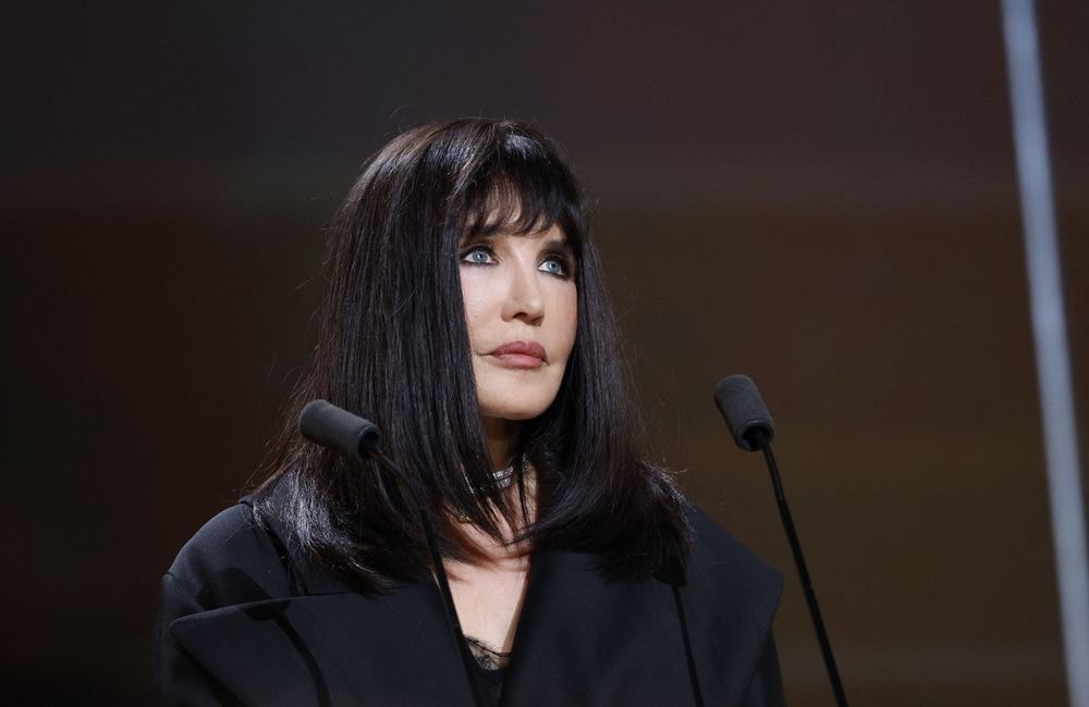 « Elle a un talent fou » : Isabelle Adjani réagit au choix de Margaret Qualley pour le remake de son film culte