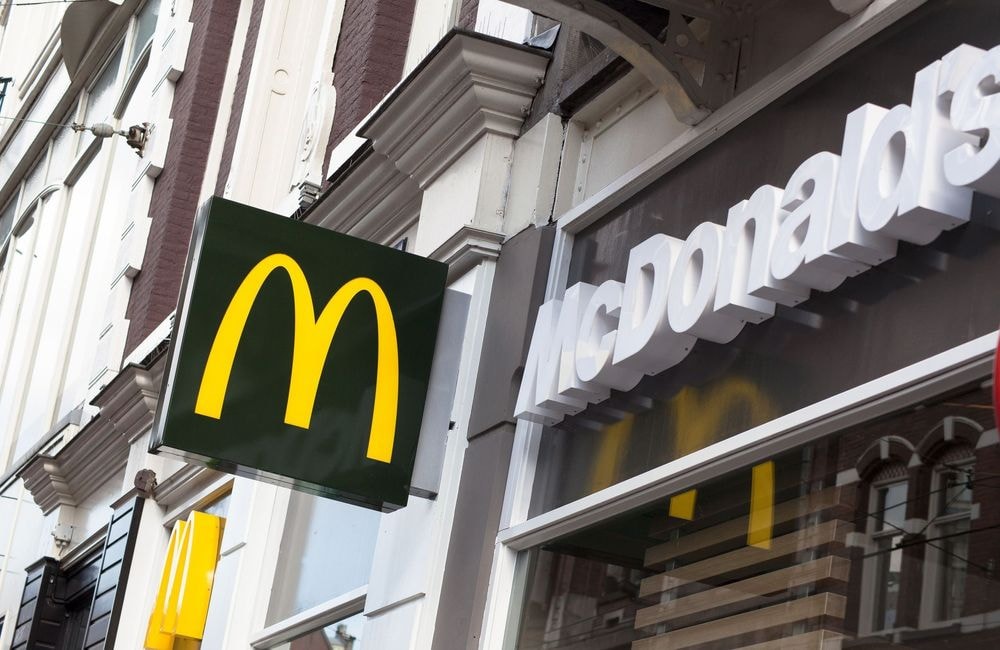 Pourquoi ce McDonald’s près de Angers est accusé de discrimination de genre