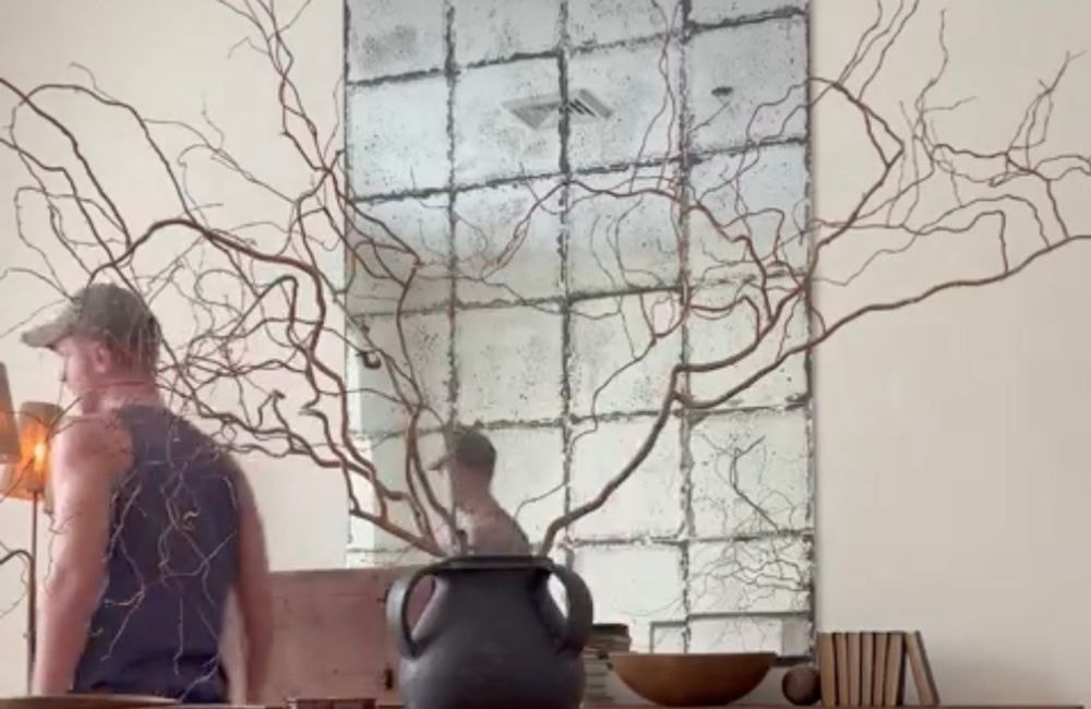 L’astuce du vaporisateur : la technique géniale pour donner un aspect vieilli à un miroir