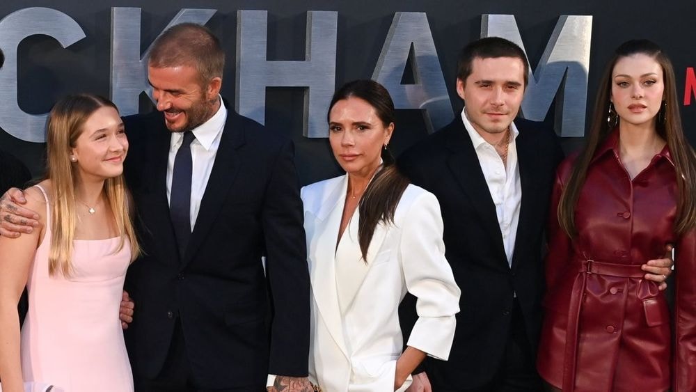 "Tout était mis en scène" : Brooklyn Beckham balance de nouvelles accusations, Victoria et David ripostent