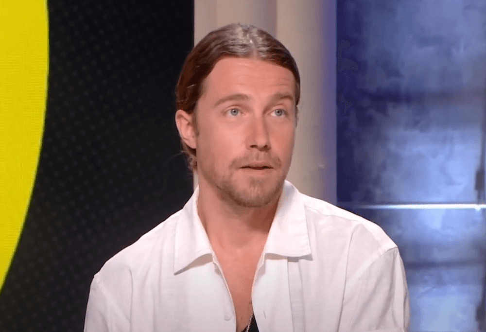 "Tête de b..." : Cette remarque osée de Julien Doré face à Donald Trump