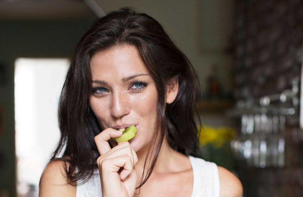 Ballonnements : le fruit riche en fibres que les nutritionnistes recommandent de consommer deux fois par jour