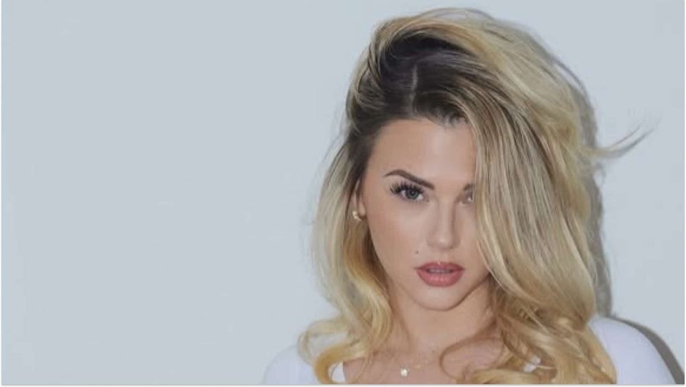 Kelly Vedovelli : après l’annonce de sa grossesse, elle redonne des nouvelles !