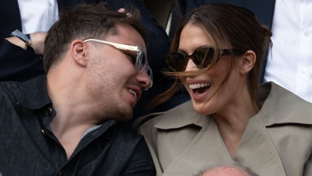 Iris Mittenaere déclare "Un autre jour pour toi et moi au paradis" à Antoine Dupont