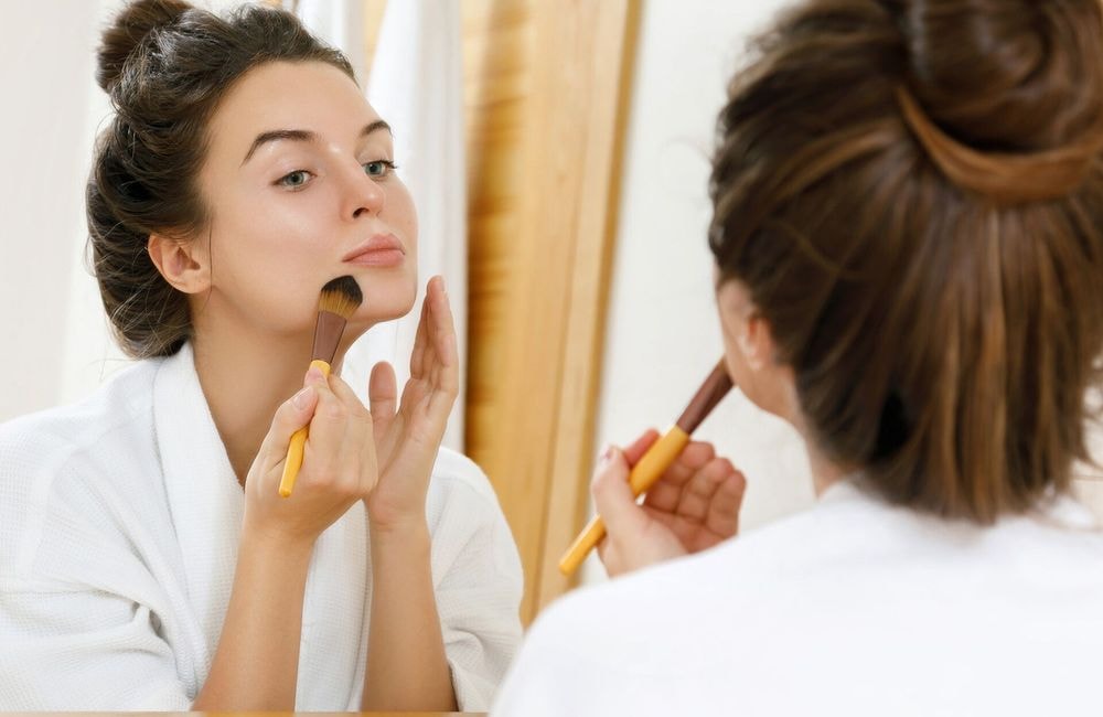 Cette erreur make-up (trop) fréquente vous donne l’air fatigué