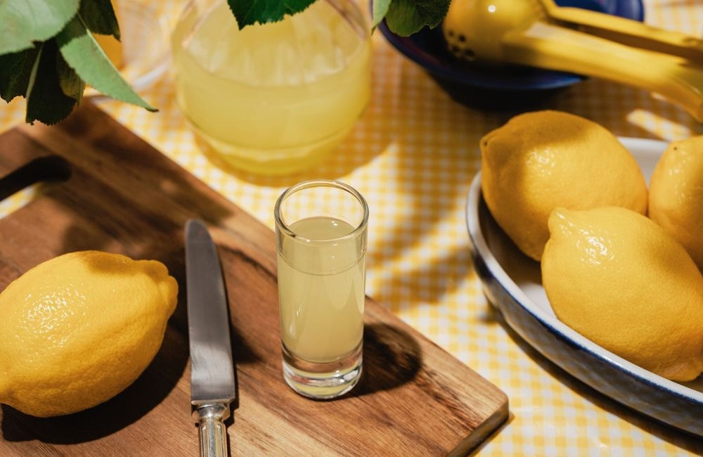 Un verre d’huile d’olive et de citron avant de dormir : tendance virale ou secret de longévité ?