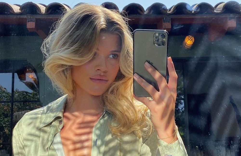 Sofia Richie ne jure que par cette crème solaire pour prendre soin de sa peau