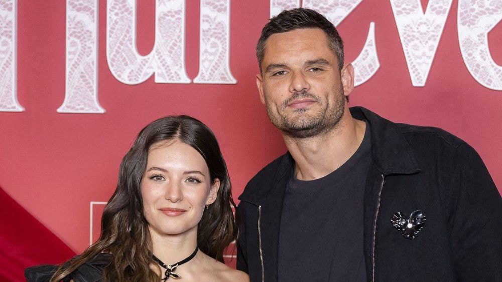 Après avoir fait ses débuts d'acteur, Florent Manaudou reçoit le soutien d'Elsa Bois pour un autre projet "poignant"