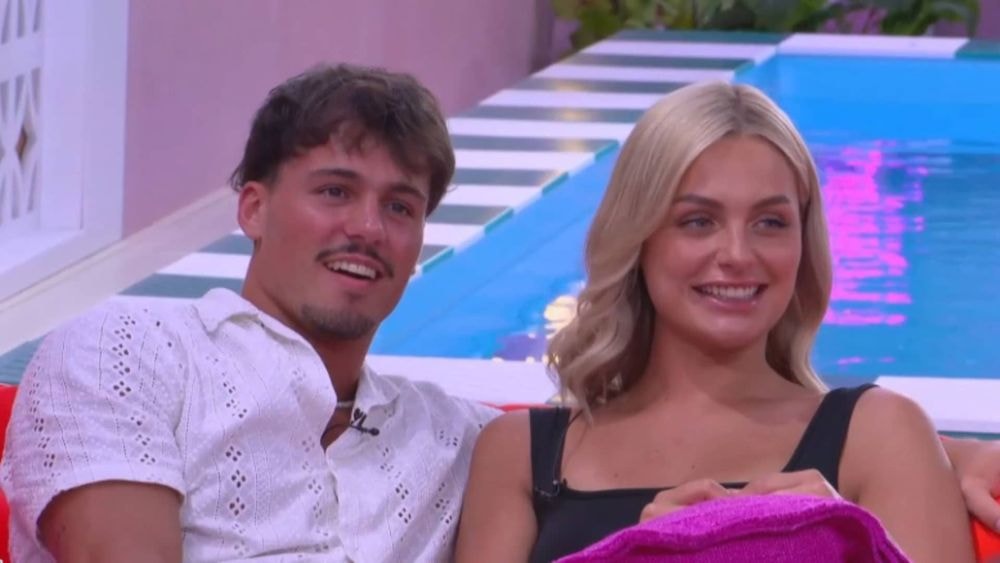 "Elle est égoïste" : plus rien ne va entre le faux couple Constance et Damien !