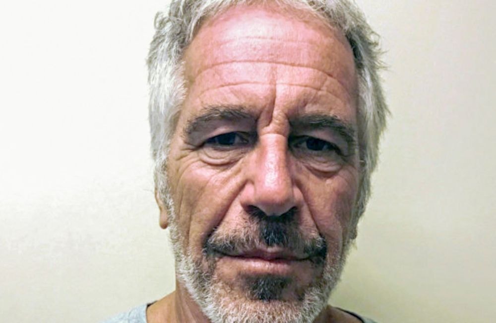 « Imagine-t-on des T-shirts Marc Dutroux ? » : des pulls Jeffrey Epstein créent la polémique
