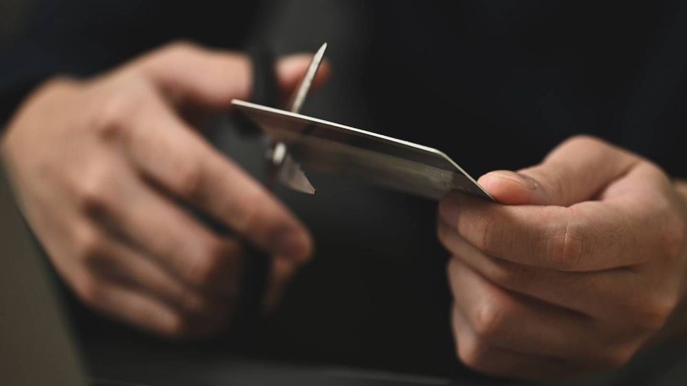 « Est-il possible d'ouvrir un compte en ligne sans prendre de carte bancaire ? »