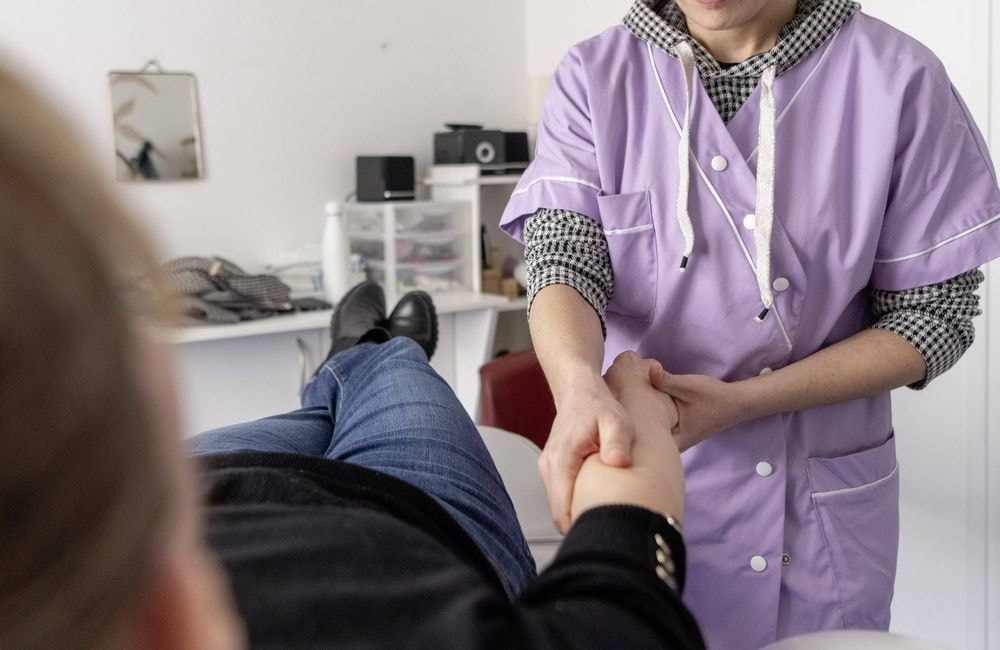 Associations, structures, lignes d'écoute... Où trouver de l'aide face à une maladie psychique ?