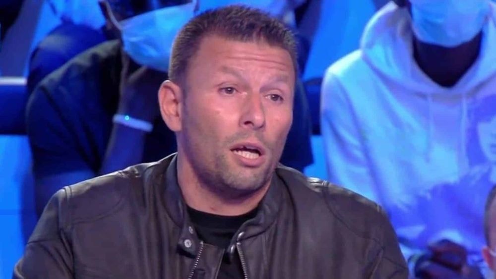 Raymond Aabou (TPMP) : il drague en direct une ancienne candidate de Mariés au premier regard et se fait tacler par les autres chroniqueurs !