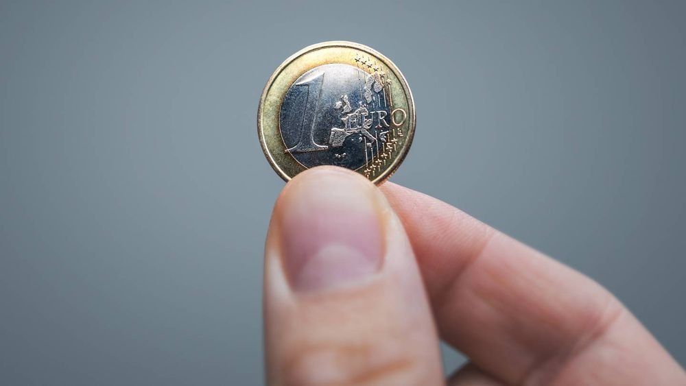 Cette néobanque augmente tous ses prix d'un euro