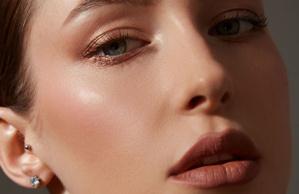 Après les cernes, les lèvres sèches deviennent la nouvelle obsession beauté des réseaux