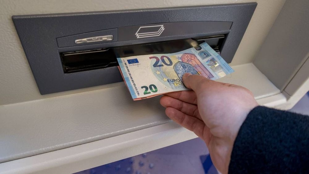 Qui sont les 8 banques qui ne font jamais payer les retraits ?