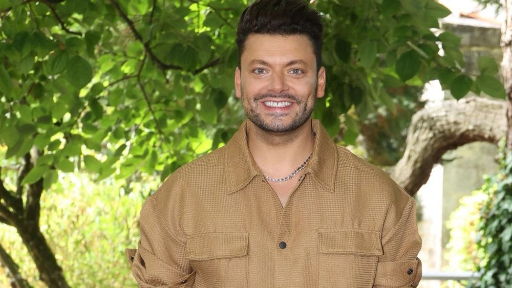 Kev Adams fait des confidences sur sa vie amoureuse : “Ça me va très bien comme ça”