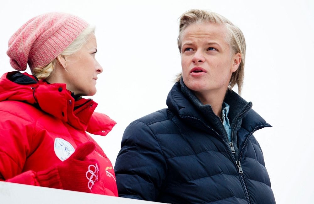 Mette-Marit de Norvège : son fils accusé de violences, sort du silence