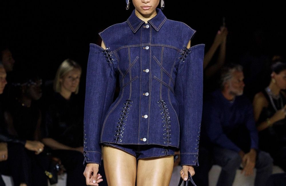 Le micro-short revient : comment le porter facilement cet été ?