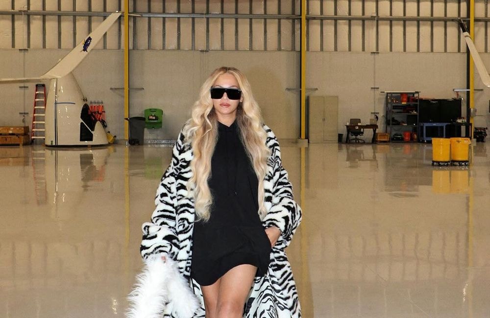Beyoncé : bouche nude et cils de biche, la star affiche un teint parfait sur Instagram