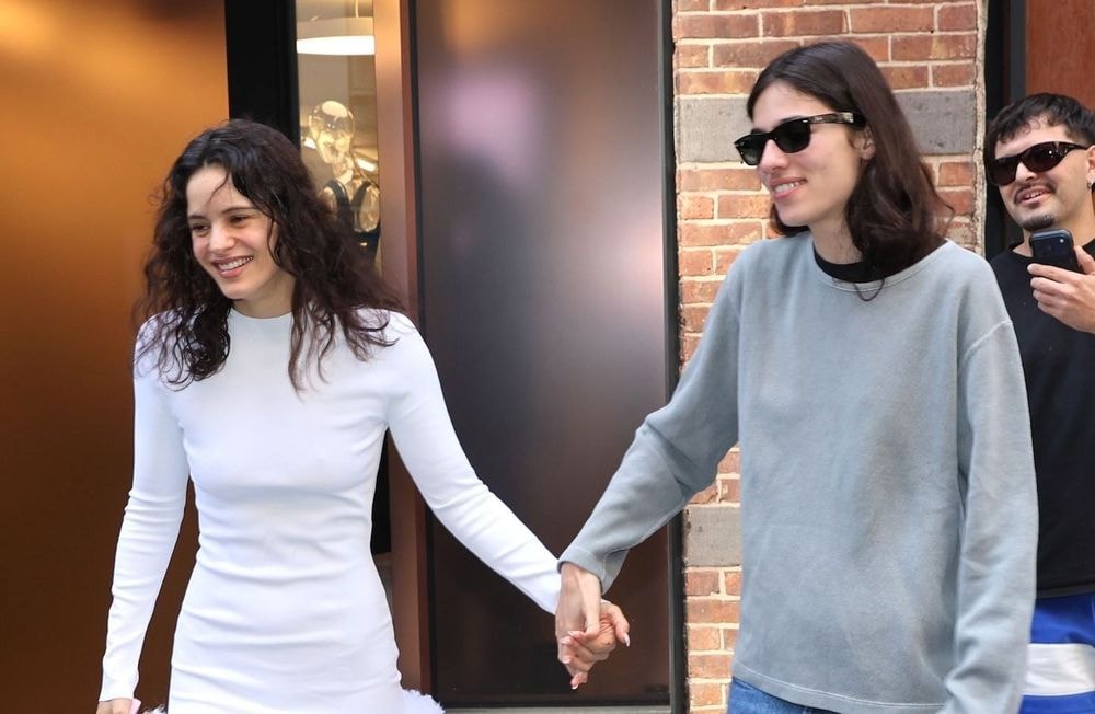 Rosalía et Loli Bahia font du « swag gap » la tendance couple du moment