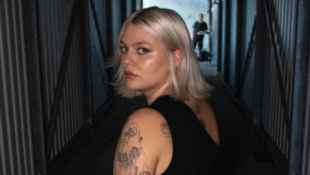 Louane : elle appelle à voter contre un certain politique