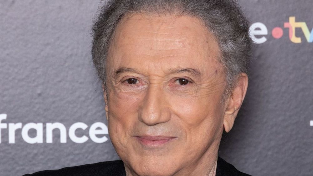 Le souvenir inattendu de Michel Drucker : sa première histoire d’amour en colonie