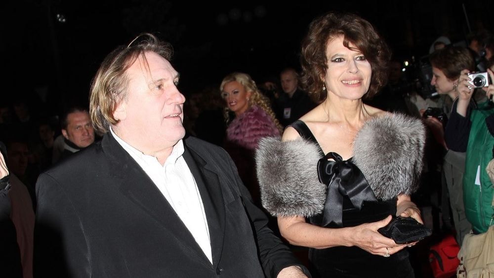 Gérard Depardieu : Charlotte Arnould dénonce "l’indécence" de Fanny Ardant, qui choisit de tourner avec l'acteur malgré les accusations