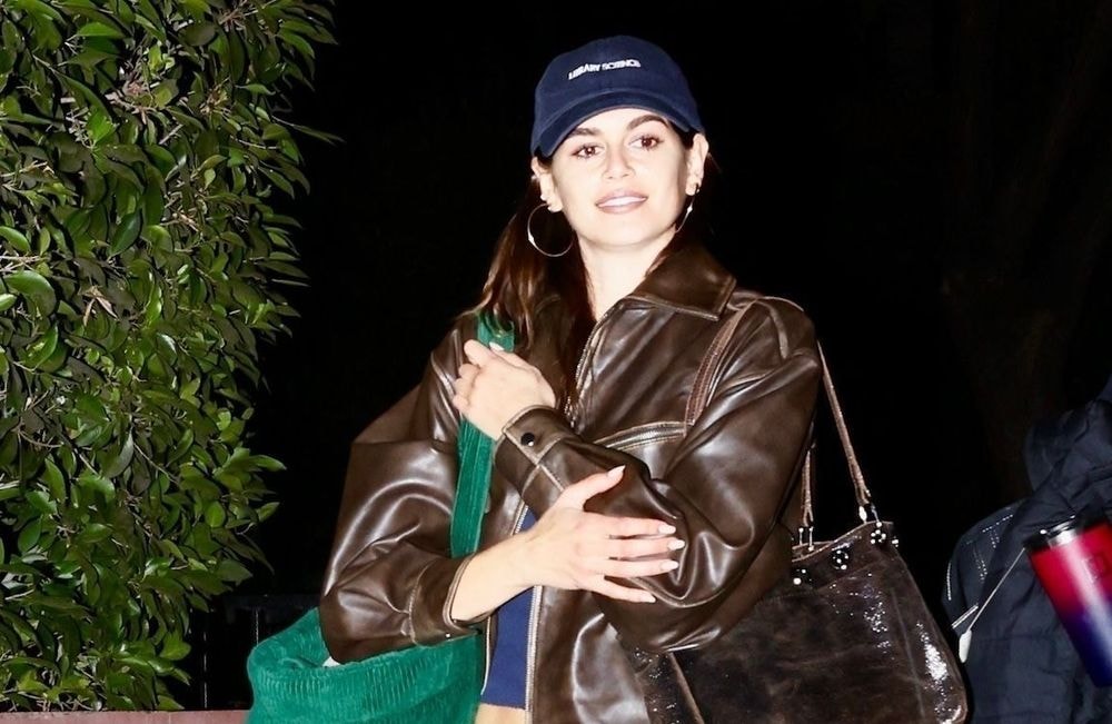 Kaia Gerber et Cindy Crawford prouvent que le bleu marine est le nouveau noir