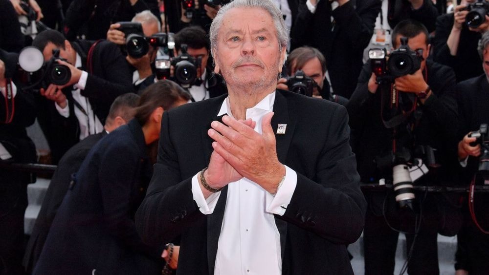 Alain Delon : on sait enfin si son chien va être euthanasié