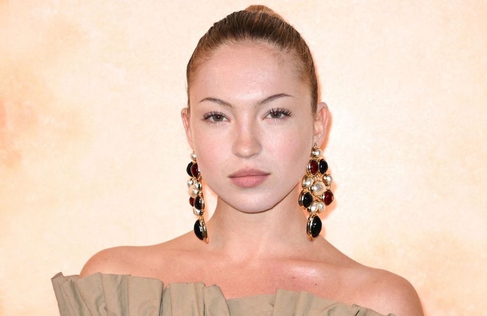 À Milan, la fille de Kate Moss illumine le défilé Gucci avec une coiffure rétro chic