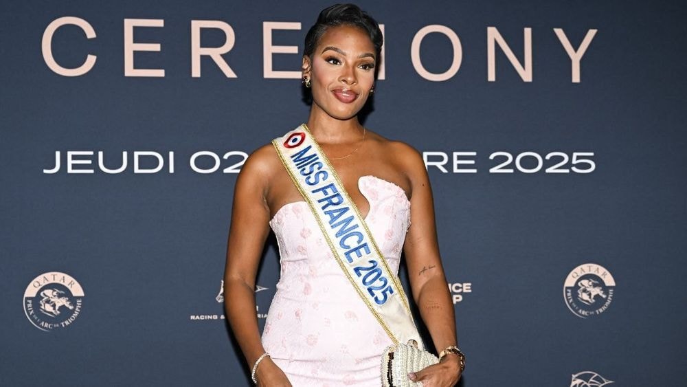 Angélique Angarni-Filopon va-t-elle retourner à son métier d'hôtesse de l'air ? Sa réponse sans filtre