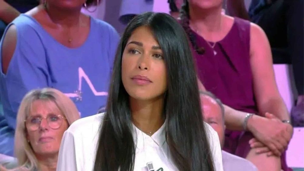 Ayem Nour : ces personnalités très connues discrètement présentes dans son livre choc