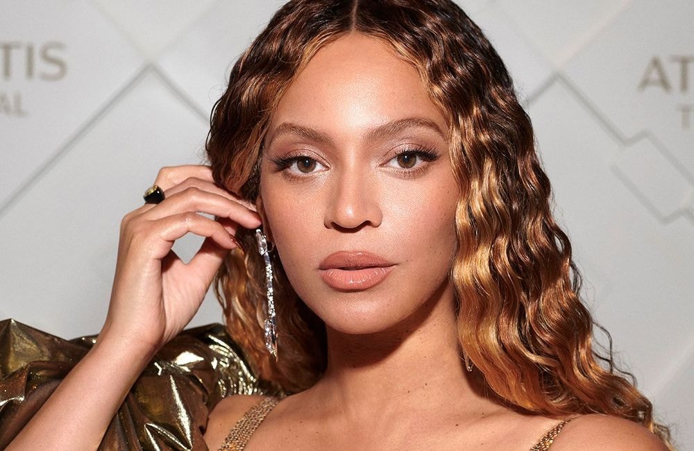 Hypnotisante, Beyoncé défie les lois de la gravité avec une chevelure XXL