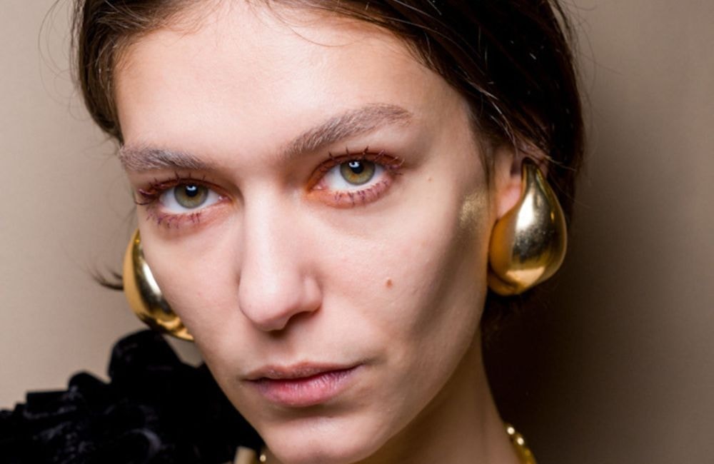 Ces produits malins préparent la peau au maquillage tout en la protégeant des UV