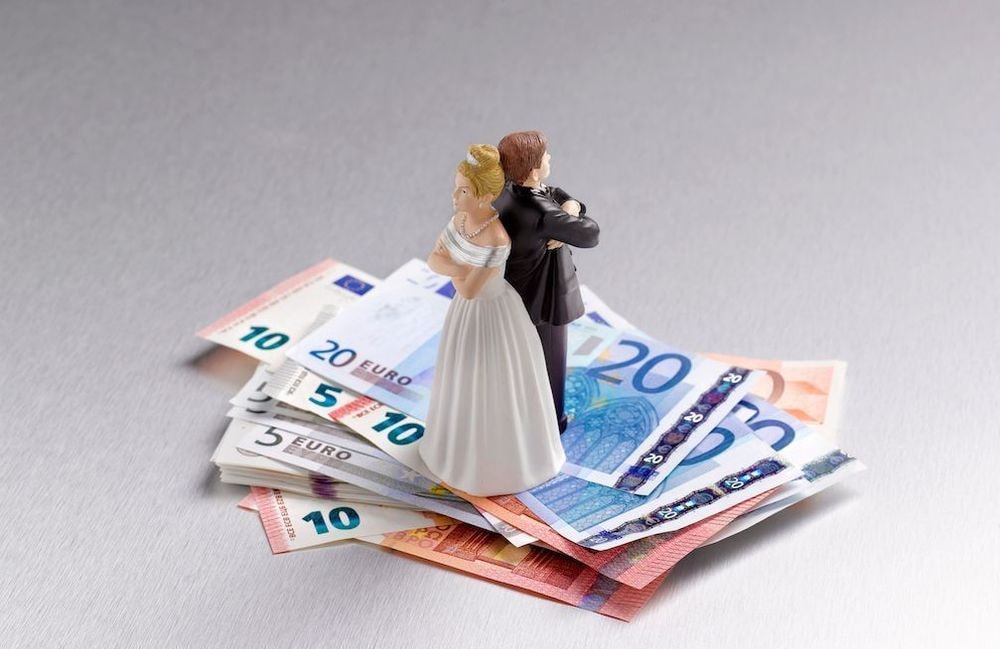 Argent dans le couple : se sépare-t-on plus quand on est aisés ou défavorisés ? L’Insee répond
