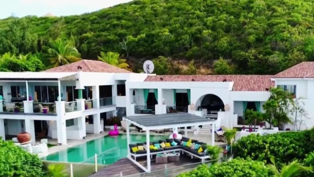 La Villa des coeurs brisés : les premières images du tournage ont fuité et vous n’allez pas être déçus, regardez !