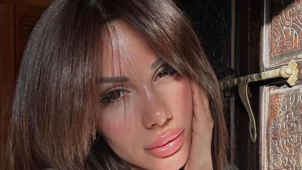 Laura Lempika : à nouveau en couple après sa séparation avec Nikola, elle officialise !