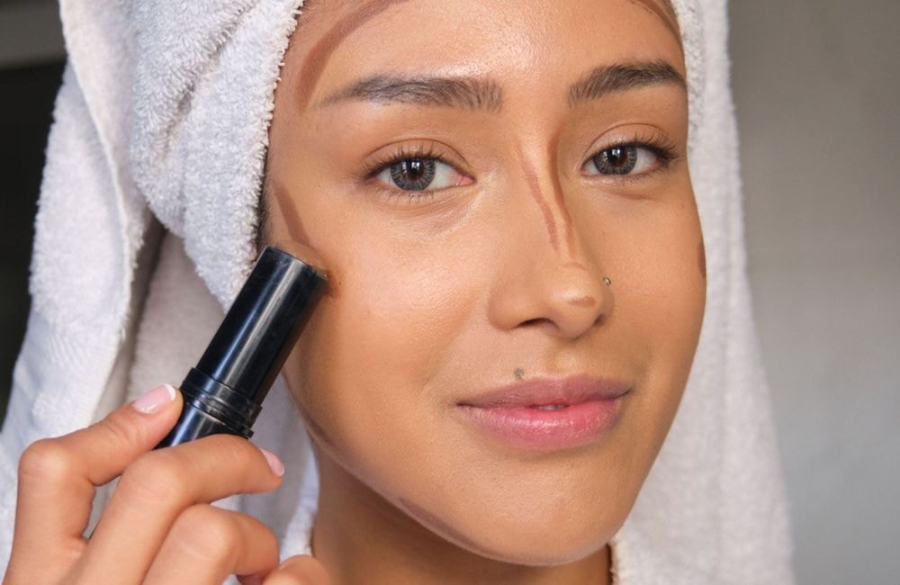 « Méthode 53 » : cette technique qui redessine le visage sans chirurgie devient virale sur les réseaux