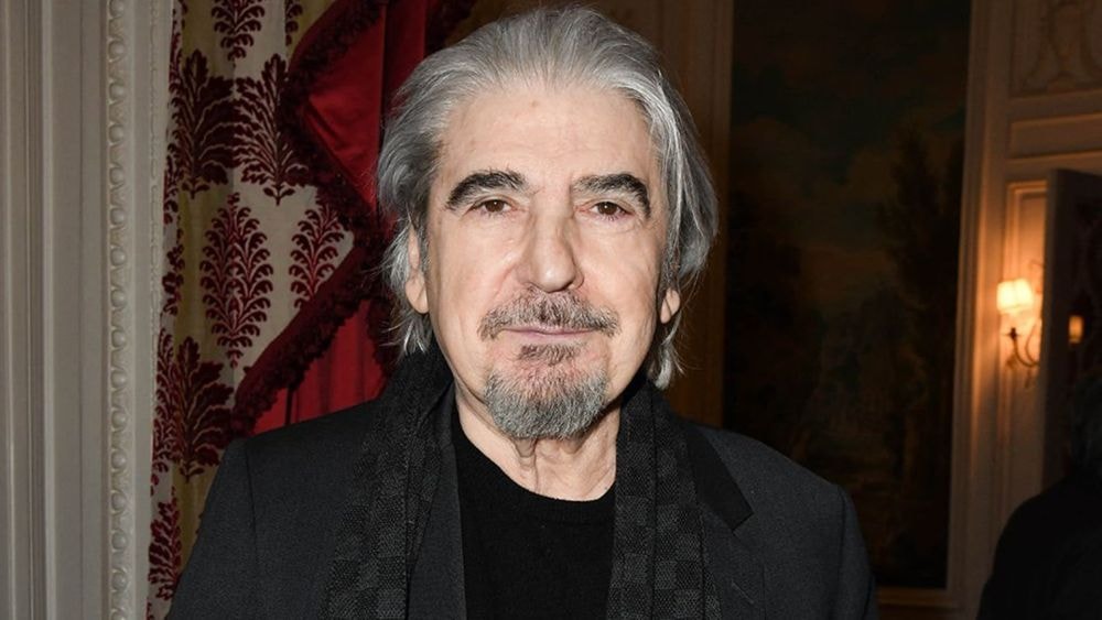 "Je ne peux plus rester debout" : Serge Lama "cassé de partout" à 82 ans, il évoque son état de santé fragile