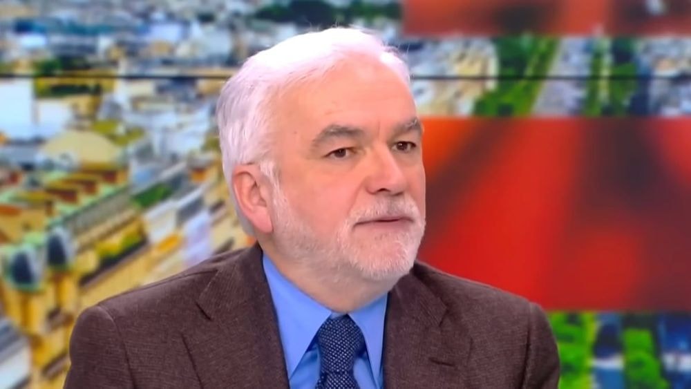 Pascal Praud terrorisé par Philippe de Villiers : "J'ai eu peur !" Il tente de le fuir en plein direct